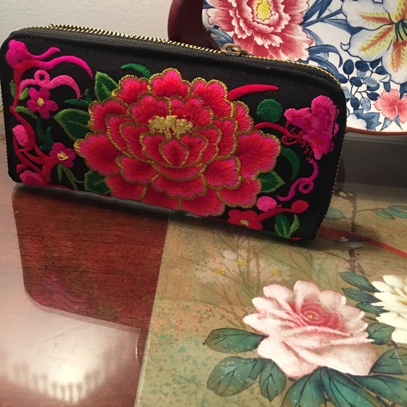 2 Peony flower red embroidered black clutch wallet - Picture 10 of 12